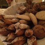 Epicure - クグロフ、オリーブ、ベーコン、ソーセージのパン