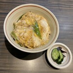 蕎麦 やすたけ - ミニかつ丼(漬物付)   税込660円　　　　　　　　　　　お店オリジナルの卵ソース味です
