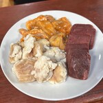 炭火焼肉いちゃりば兄弟 - ホルモン３種盛り