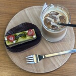 ディゾン 人形町 - ガトーピスタチオ　アイスカフェラテ