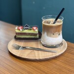 ディゾン 人形町 - ガトーピスタチオ　アイスカフェラテ