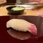 鮨 あお - シマアジ 三重より
      夏場が旬のシマアジだけに、上質な脂のり良く豊かな旨み、これは旨いです！