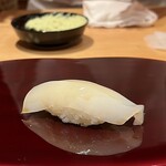 鮨 あお - スミイカ
      サクッとした歯触りはスミイカらしく、酸味が効いた岡崎さんのシャリとの相性抜群！！