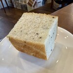 ビストロスリール - 黒オリーブ入りフォカッチャ