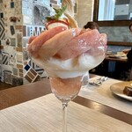 ビストロスリール - 桃パフェ