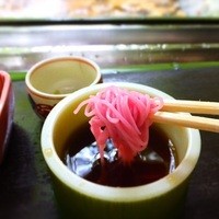ひろ文 - 赤い梅の流しそうめんが出たら終わりのサイン