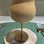 HONSEN - 木のワイングラスで出てきたスープ