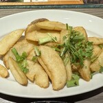 Plataran Resort & Restaurant - クーポンでもらえたハーブポテトは揚げたてパクチー添え