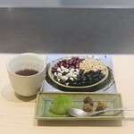 てんぷら てらおか - 【甘味】
      ㉒ 抹茶のアイス、4種の豆（白小豆、栗豆、黒虎豆？、金時豆）の餡添え、焙じ茶