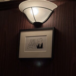 バー セブン シーズンズ - 店名ロゴとともに描かれた、お店のイメージビジュアル。
      落ち着いた空間で、一杯と向き合う静けさが伝わってくるよう。