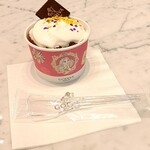 GODIVA - 料理写真:ソフトクリーム ピーチジュレ＆チョコレート