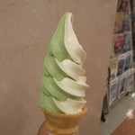 バニラと抹茶の、ミックスソフト。美味しそうでしょう。