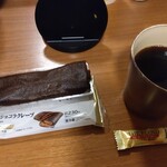 ホテルハイマート - 持ち込みのスイーツ、備え付けの珈琲