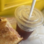 ブランジュリー パリの空の下 - 待ち時間にいただいた「カフェゐ」のホットサンド