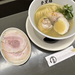 らぁめん登里勝 - ラーメンとチャーシュー増し