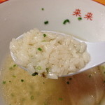 来来 - 14年9月。れんげに掬ったごはん。