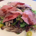 宇豆基野 - ローストビーフの秋サラダ