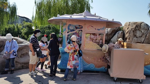 ポップコーンワゴン フランダーのフライングフィッシュコースター前 東京ディズニーシー ステーション スイーツ その他 食べログ