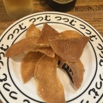 餃子屋 つつむ - 餃子の皮チップス（250円）
