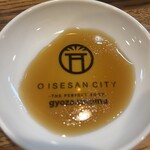 餃子屋 つつむ - タレは美鈴さんのはもっと濃い色で深みがある