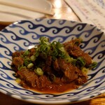 ジンギスカン バル マルマサ - 付きだしのスジ煮込み