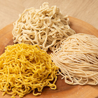 麺は2種類の道産特注麺！トッピングもこだわり極上の食材を使用
