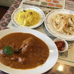 インド料理 パリワル - チキンコラプリ、ペタイパラタとマンゴーラッシーのセット(プラオもあるよ!)
