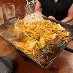 元祖台湾もつ鍋仁 - 焼けた