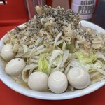 ラーメン二郎 仙台店2 - 「小ラーメン（ブタ2枚）」ブタ追加1枚・うずら（5個）ニンニク・ヤサイ・アブラ。