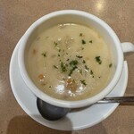 フライングガーデン - スープセット（クラムチャウダーとライス）　　¥748.-         （もうちょいアサリが入っていたら…）