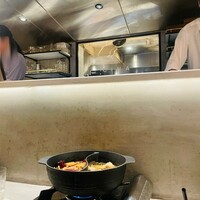 CINA New Modern Chinese - カウンター奥キッチン