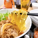 吉野家 - 麺は、特に可もなく不可もなく……