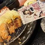 とんかつ 美とん - これは♡ソースをかけて♡カラシを♡つけてみた♡ところだね！♡