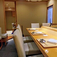 炭火割烹 庵 - 店内観