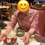 三田屋本店 やすらぎの郷 - 豪華なケーキで母の誕生日を祝ってくれました！