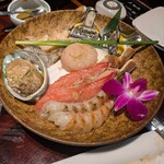 游玄亭 新宿 - 海鮮盛り合わせ車海老　ズワイガニ　帆立　アワビ　つぶ貝　等