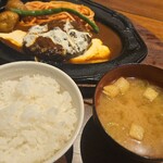君のハンバーグを食べたい 渋谷店 - お味噌汁うまーー！