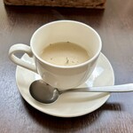 バルバルキッチンアメリ - 最近種類が豊富になったカップスープ
      この日は玉葱とじゃがいものポタージュ。