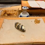 すしやのたい悟 - 新子４枚乗せでーす。①