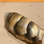 すしやのたい悟 - 新子４枚乗せでーす。②