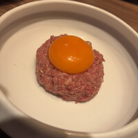 焼肉うしごろ 池袋店 - トロトロ過ぎるから余り好みではない。肉を残して欲しい。韓国とか行くと細切りなだけだし原型を留めないユッケ。あまりです