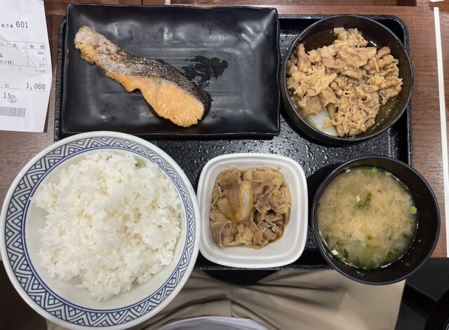 Yoshinoya Shibatamachiten - Osaka Umeda/Gyu-don (Beef bowl) | Tabelog