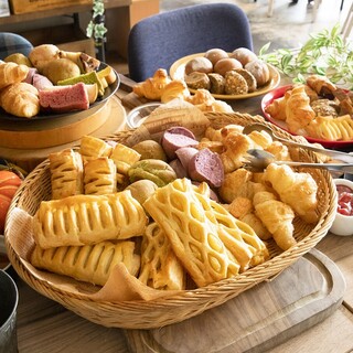焼き立てパン食べ放題＆ムレスナティーで優雅なランチタイム♪