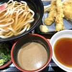 資さんうどん 尼崎アマドゥ店 - 冷やし胡麻つけうどんと大海老天ぷら盛り
