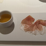 フランス料理 壺中天 - ブイヨン　鼻が効かない自分でも香りが届く。くちびる、ぷるんぷるんにコーティングされました。　美味しい