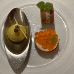 フランス料理 壺中天 - トウモロコシのスープ　白海老のタルト　鮭のムースとイクラ　　綺麗すぎるしお酒も　うまっ