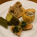 カーヴ - アミューズ