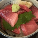 まぐろの鉄人 - 中とろ丼（てんこ盛り）1200円