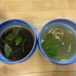 309337313 - 醤油つけ汁と追加の塩つけ汁