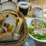 セ・トレボン - newパンとスープとサラダのセット６９０円。